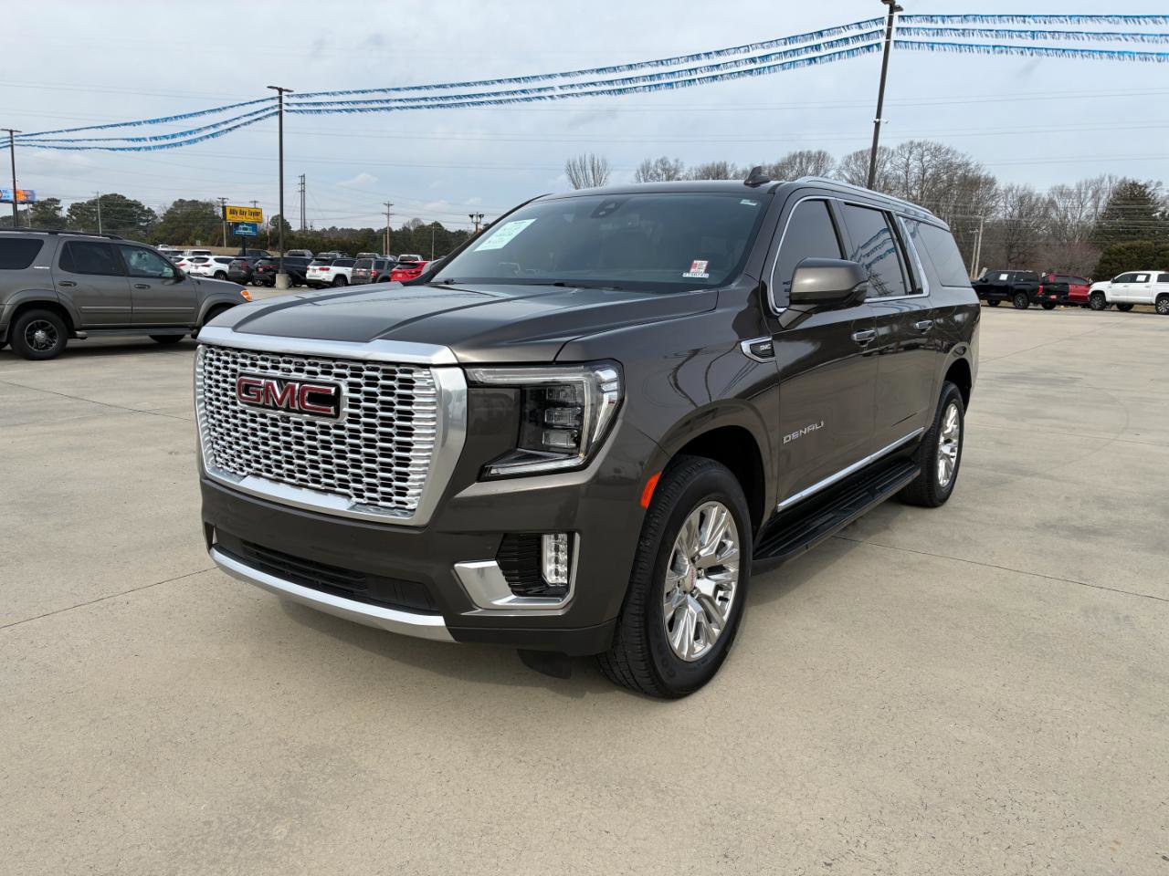 Used 2021 GMC Yukon XL Denali image 2