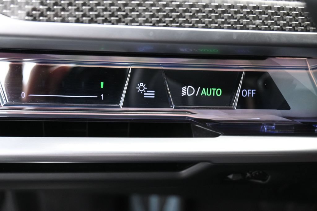 Used 2023 BMW i7 xDrive60 AWD/4WD image 21