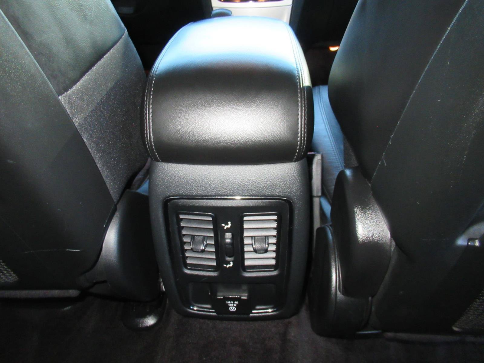 Used 2018 Jeep Grand Cherokee Altitude RWD image 34