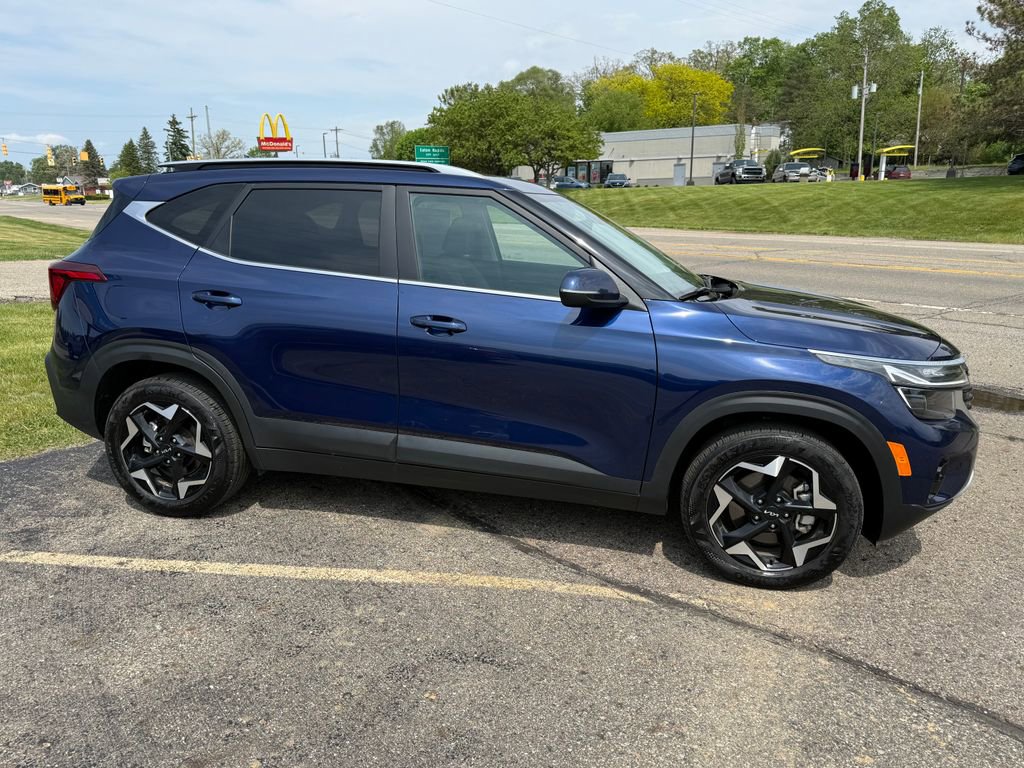 Used 2025 Kia Seltos EX w/ EX Sunroof Package AWD/4WD image 7