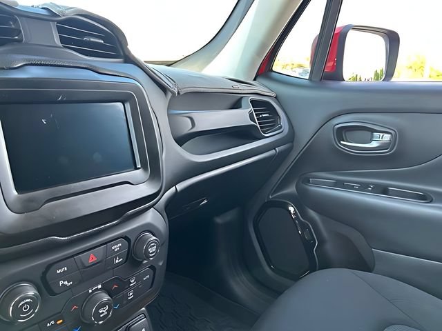 Used 2018 Jeep Renegade Altitude w/ Advanced Technology Group AWD/4WD image 31