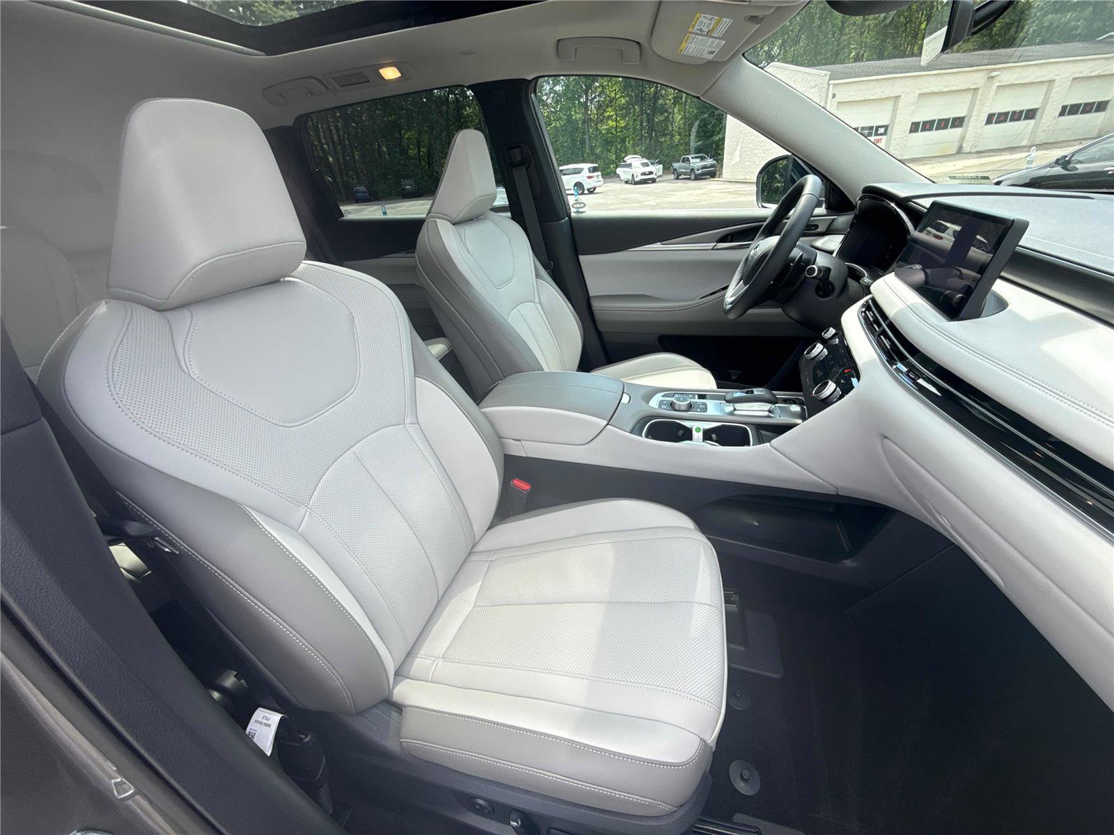 Certified 2026 INFINITI QX60 Pure w/ Cargo Package FWD image 25