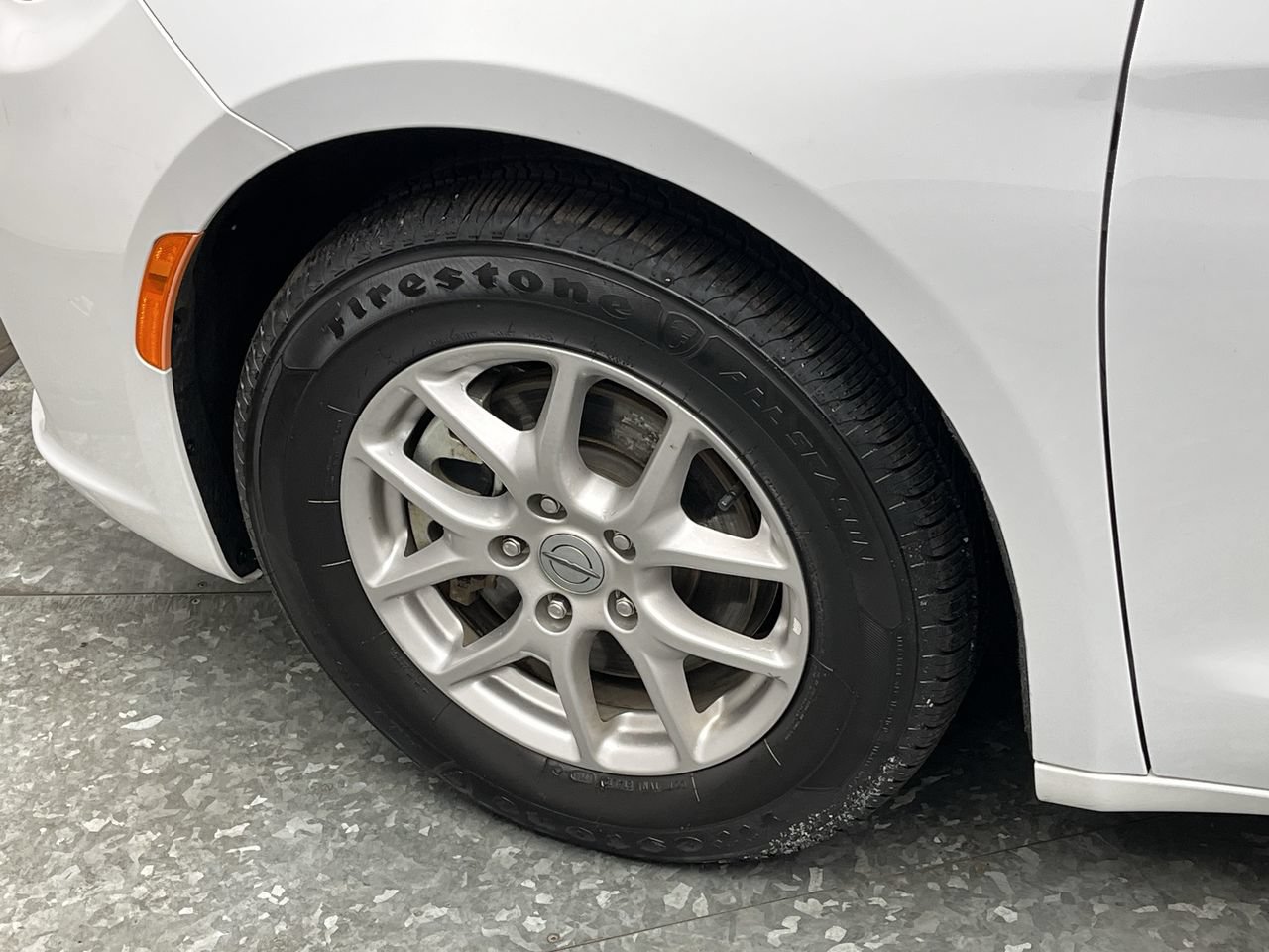 Used 2024 Chrysler Pacifica Touring-L FWD image 32