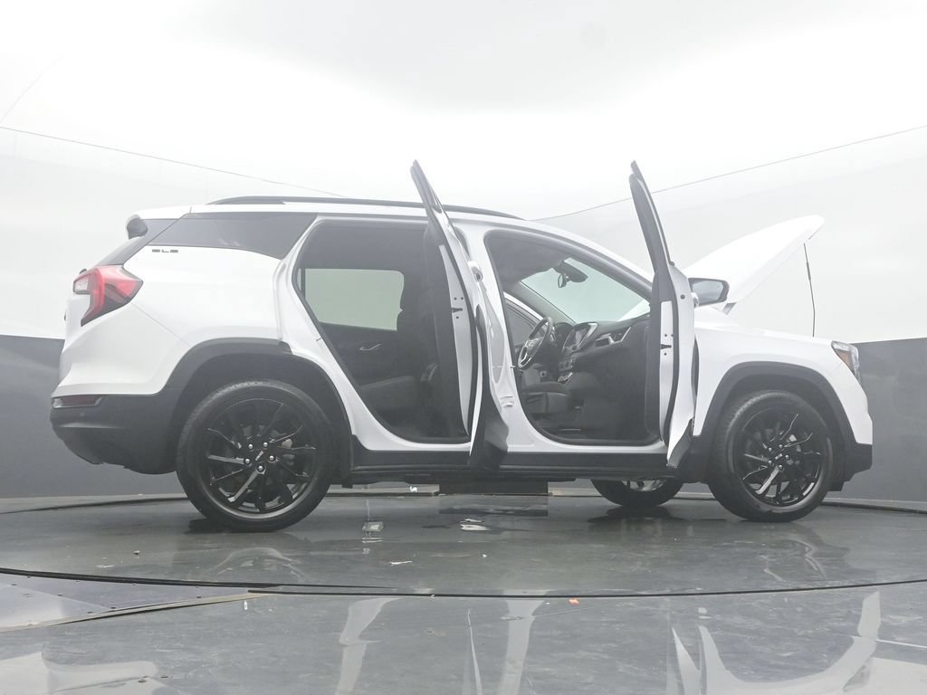 Used 2024 GMC Terrain SLE w/ Driver Convenience Package FWD image 58