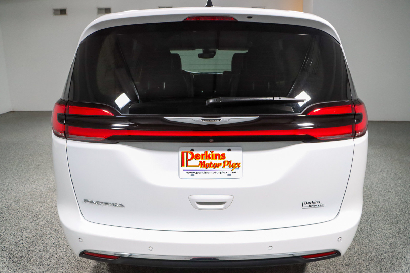 Used 2023 Chrysler Pacifica Touring-L FWD image 8