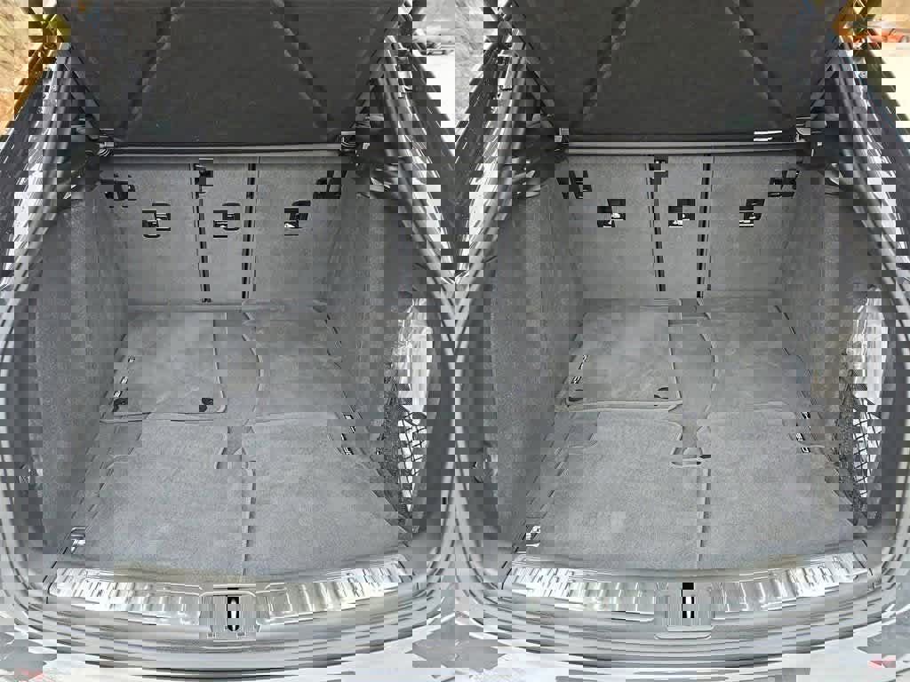 Certified 2025 Porsche Macan image 37