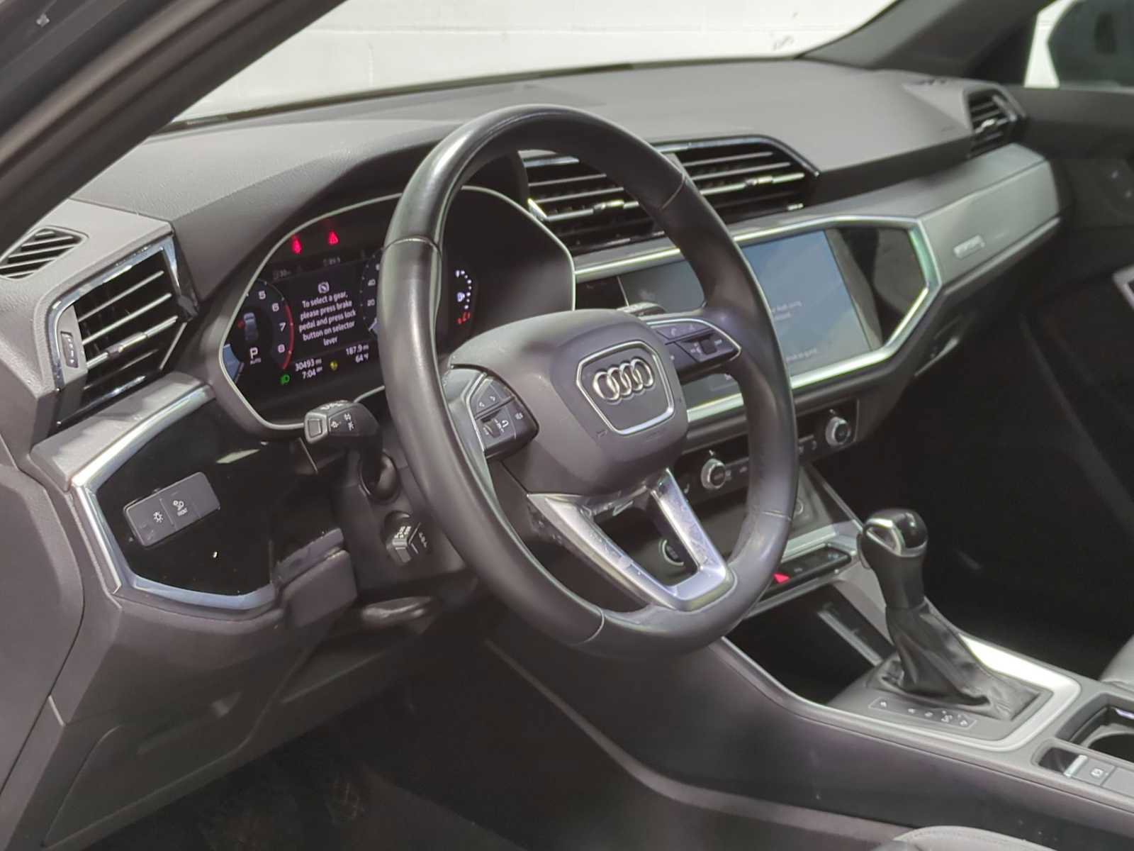 Used 2023 Audi Q3 2.0T Premium w/ Convenience Package image 5