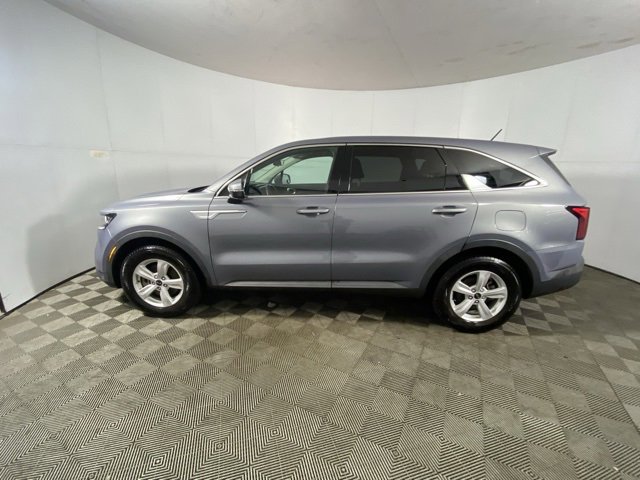 Used 2021 Kia Sorento LX image 2