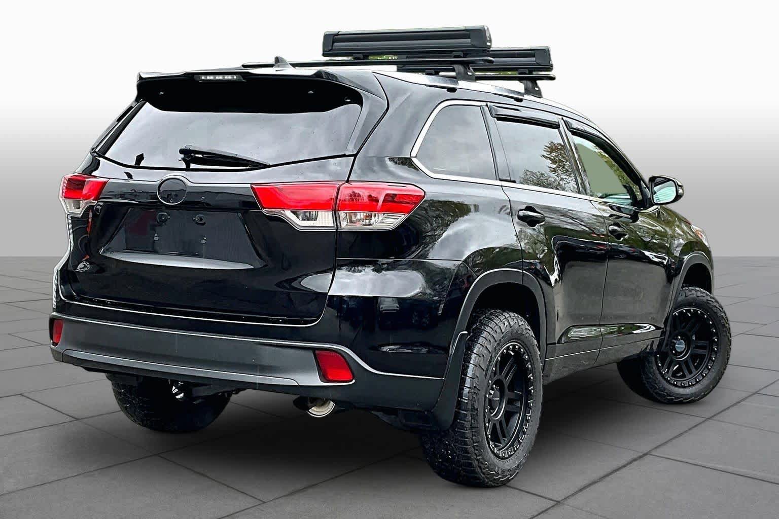 Used 2018 Toyota Highlander XLE AWD/4WD image 12
