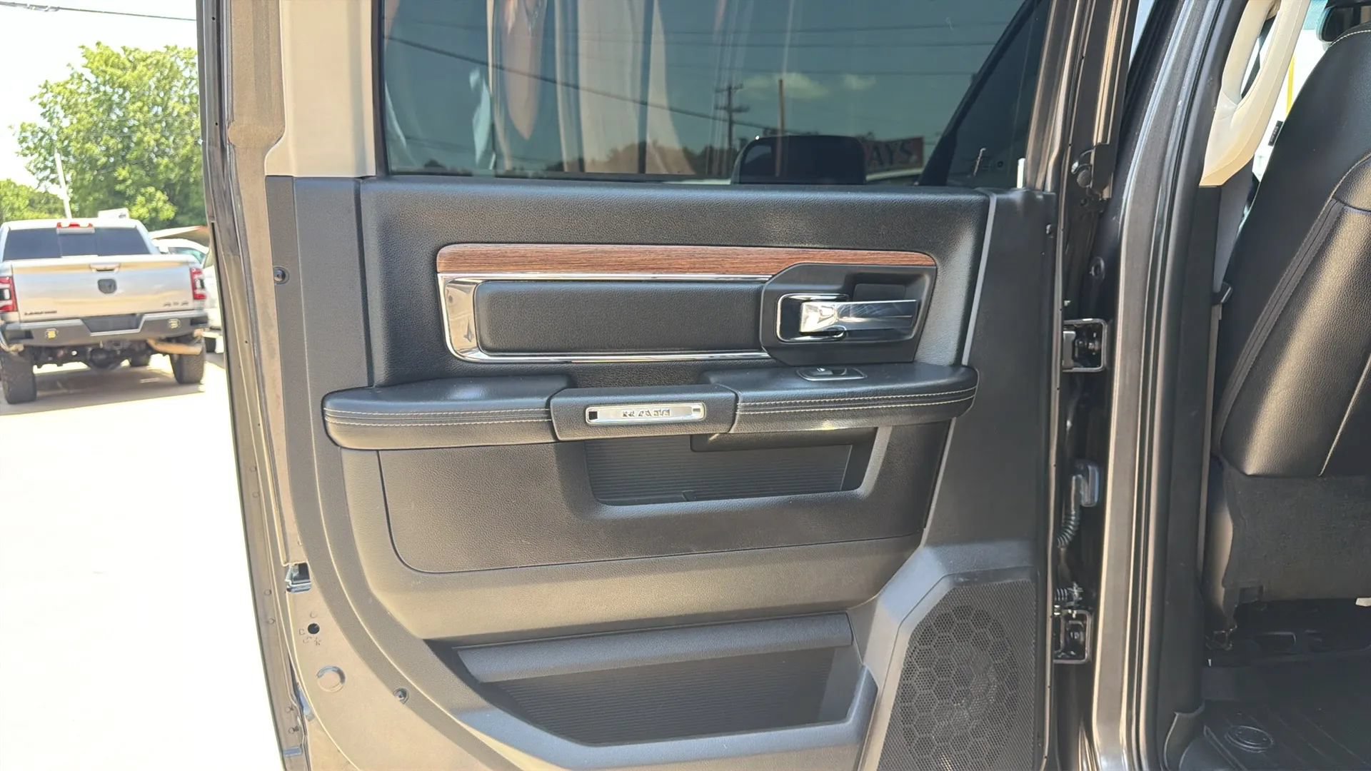 Used 2018 RAM 2500 Laramie w/ Off Road Package AWD/4WD image 11