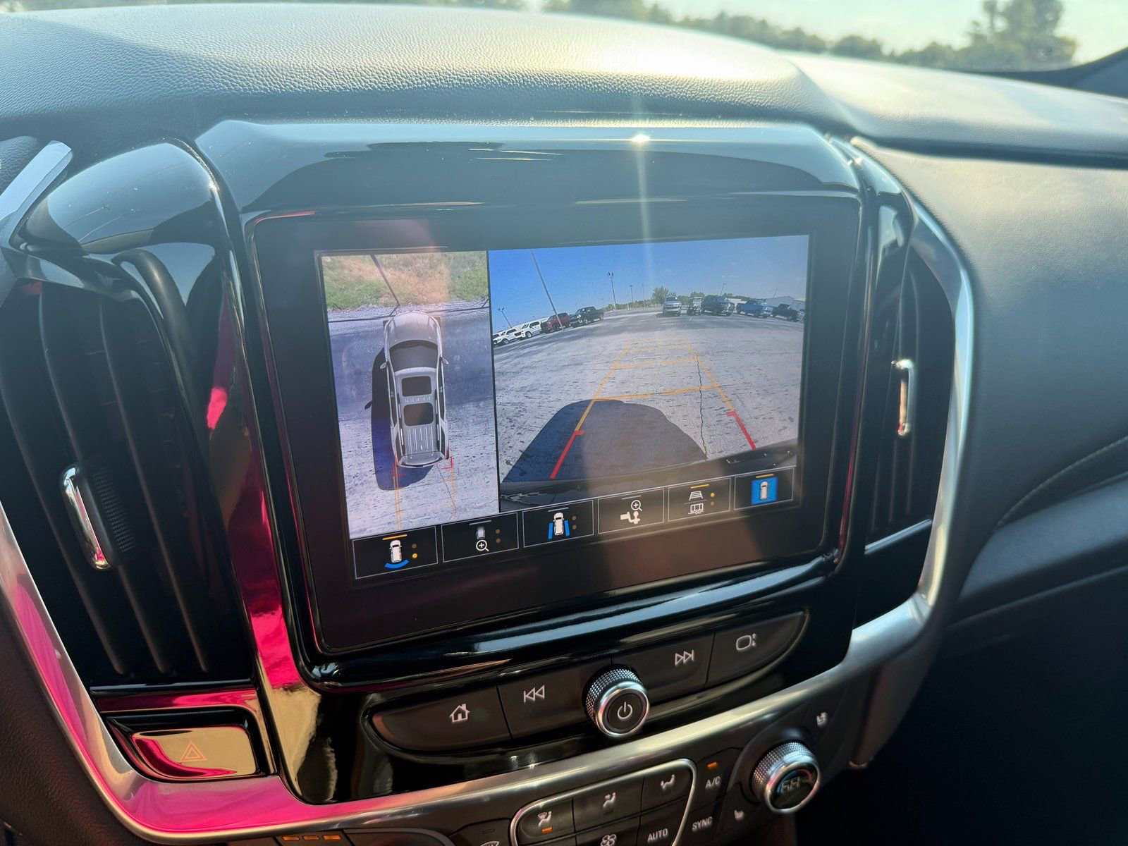 Used 2024 Chevrolet Traverse Premier w/ Redline Edition AWD/4WD image 18