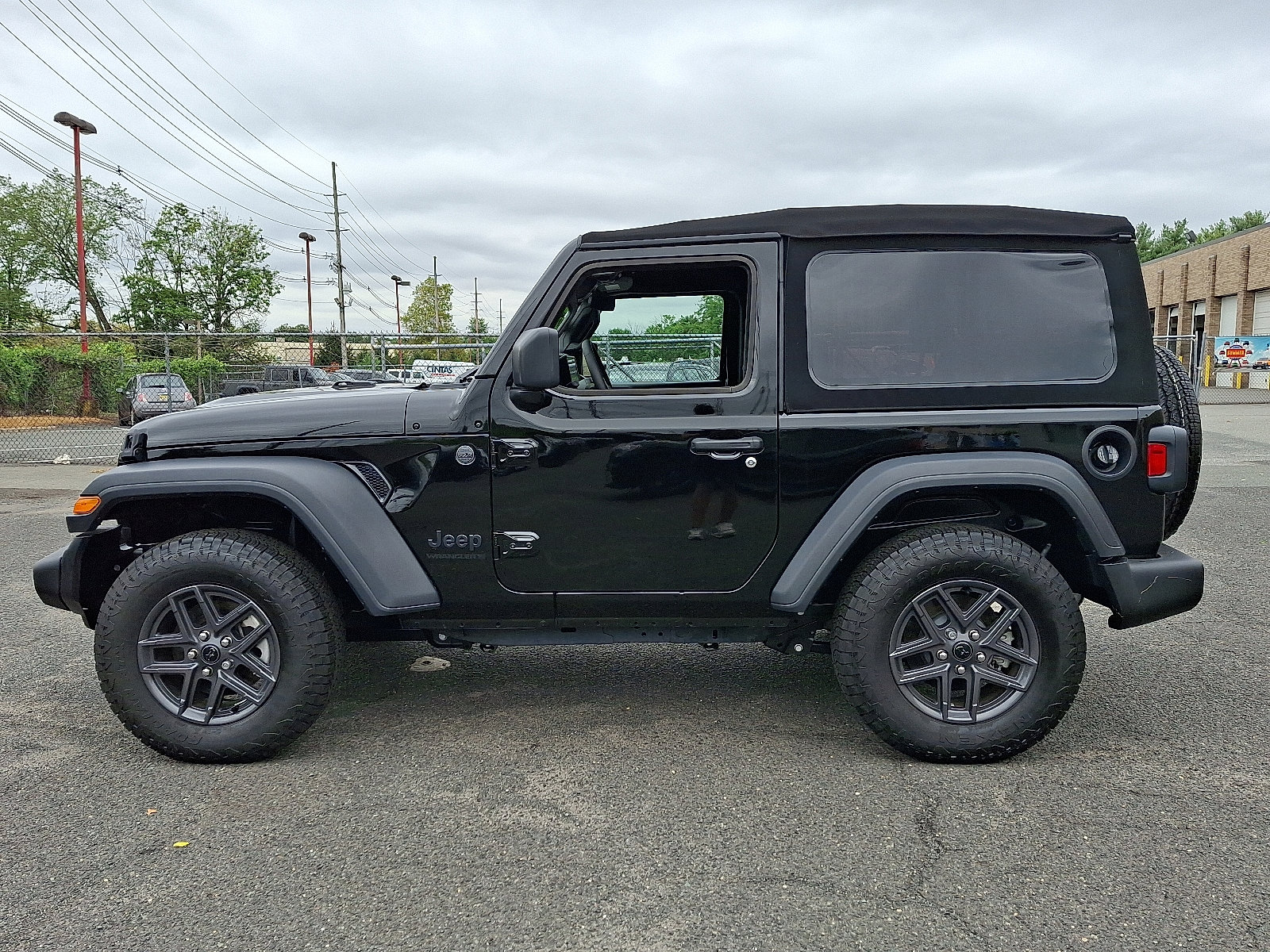 Used 2024 Jeep Wrangler Sport S image 4