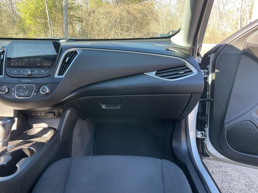Used 2020 Chevrolet Malibu LS image 28