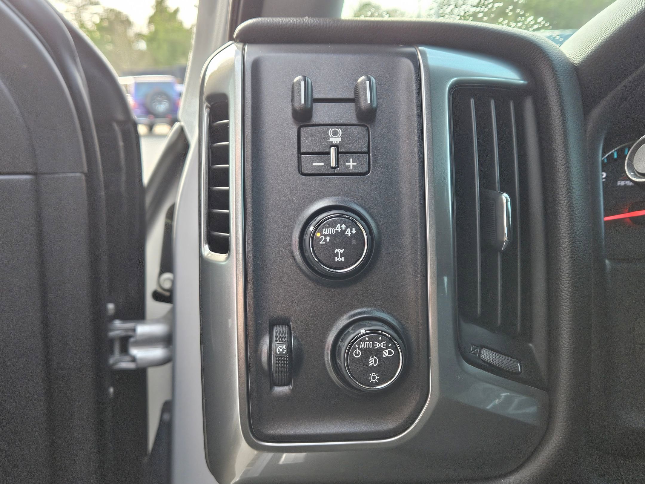 Used 2018 Chevrolet Silverado 1500 LT w/ All Star Edition image 18