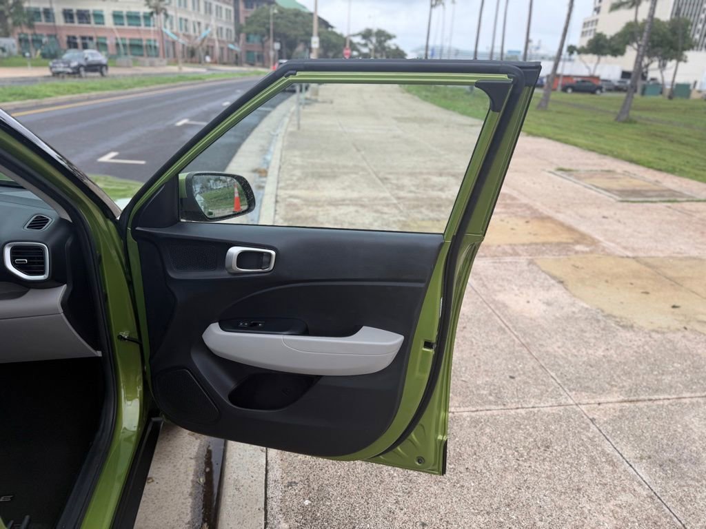 Used 2023 Hyundai Venue SEL image 17