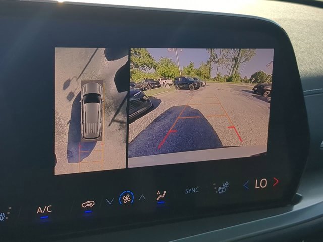 Used 2024 Chevrolet Traverse LT image 20