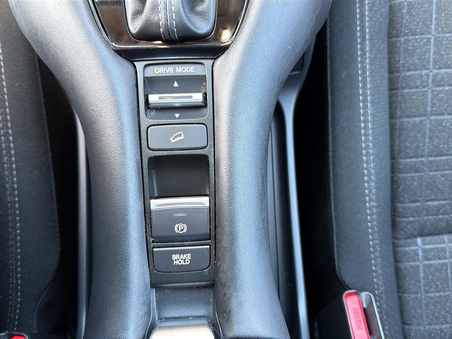 Used 2025 Honda HR-V LX image 9