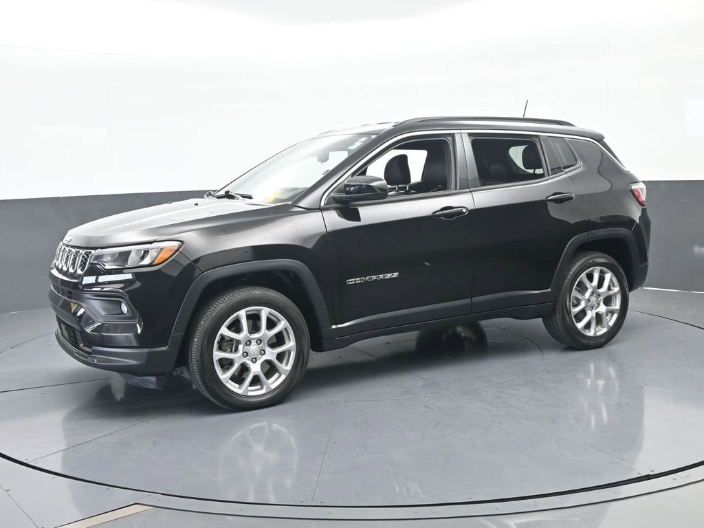 Used 2024 Jeep Compass Latitude image 2
