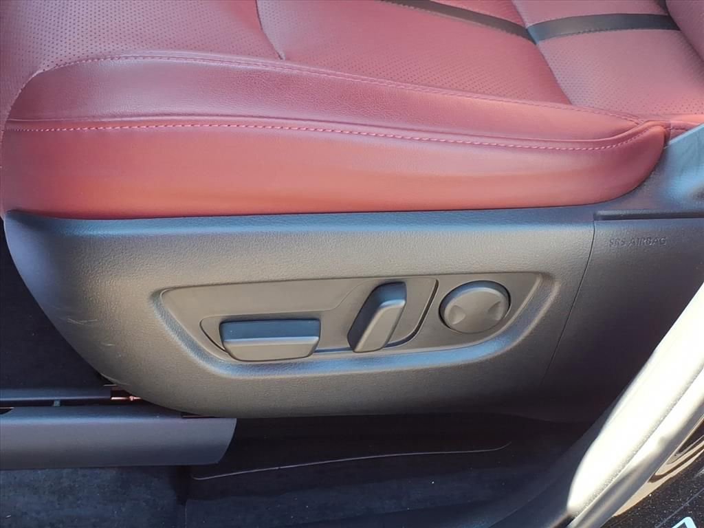 Used 2025 MAZDA CX-70 Plug-In Hybrid w/ Premium Plus image 12