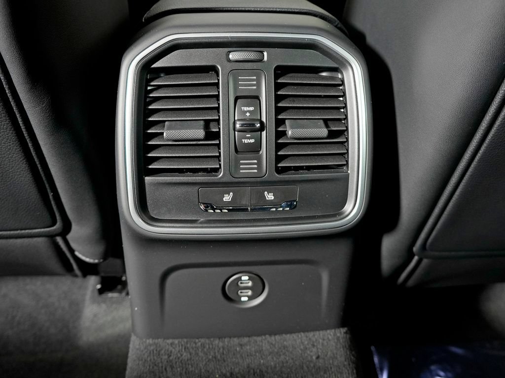 Certified 2026 Porsche Macan AWD/4WD image 33