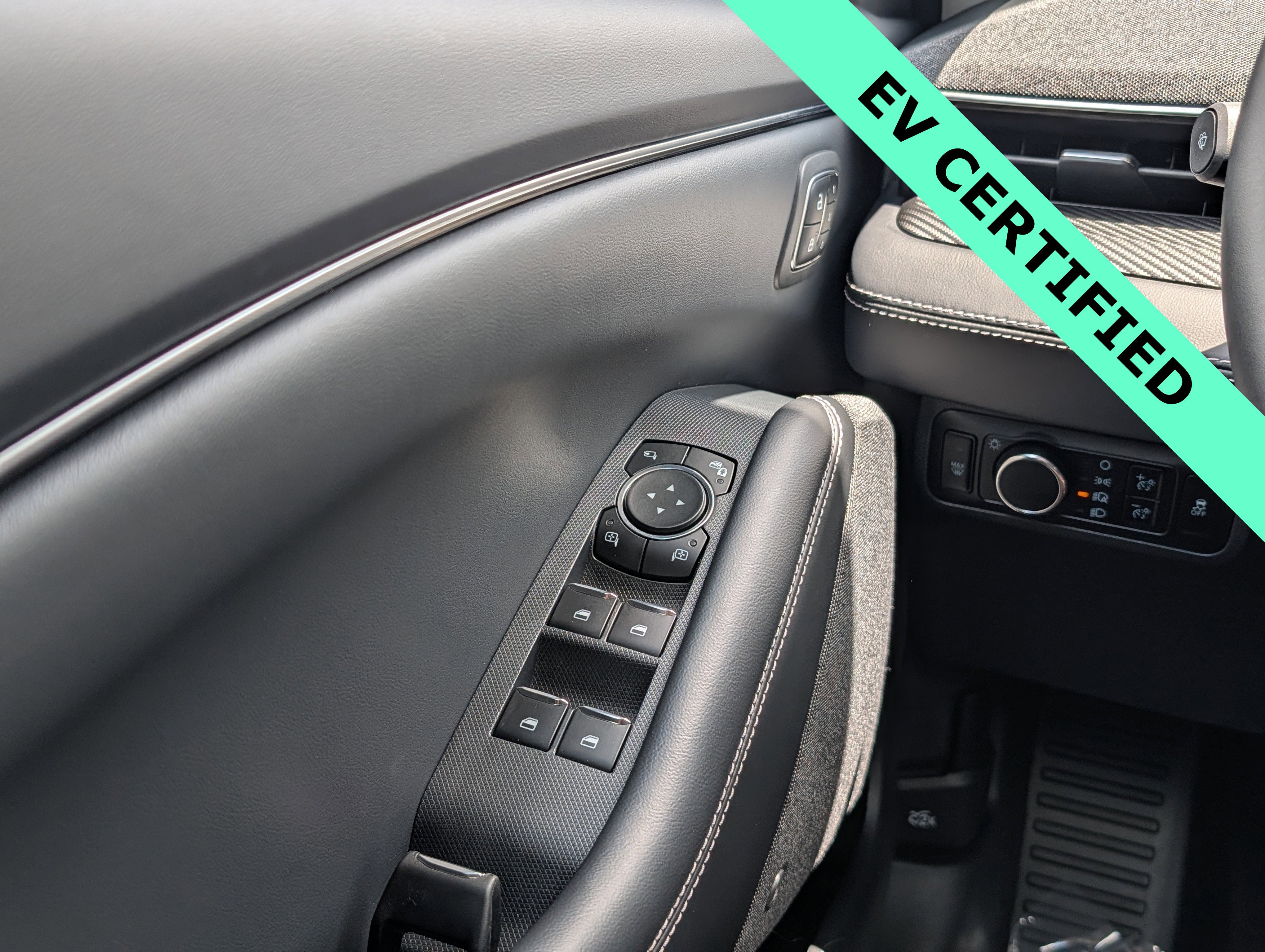 Used 2025 Ford Mustang Mach-E Premium AWD/4WD image 24
