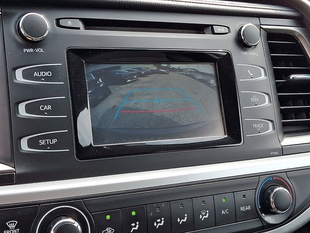 Used 2016 Toyota Highlander LE AWD/4WD image 18