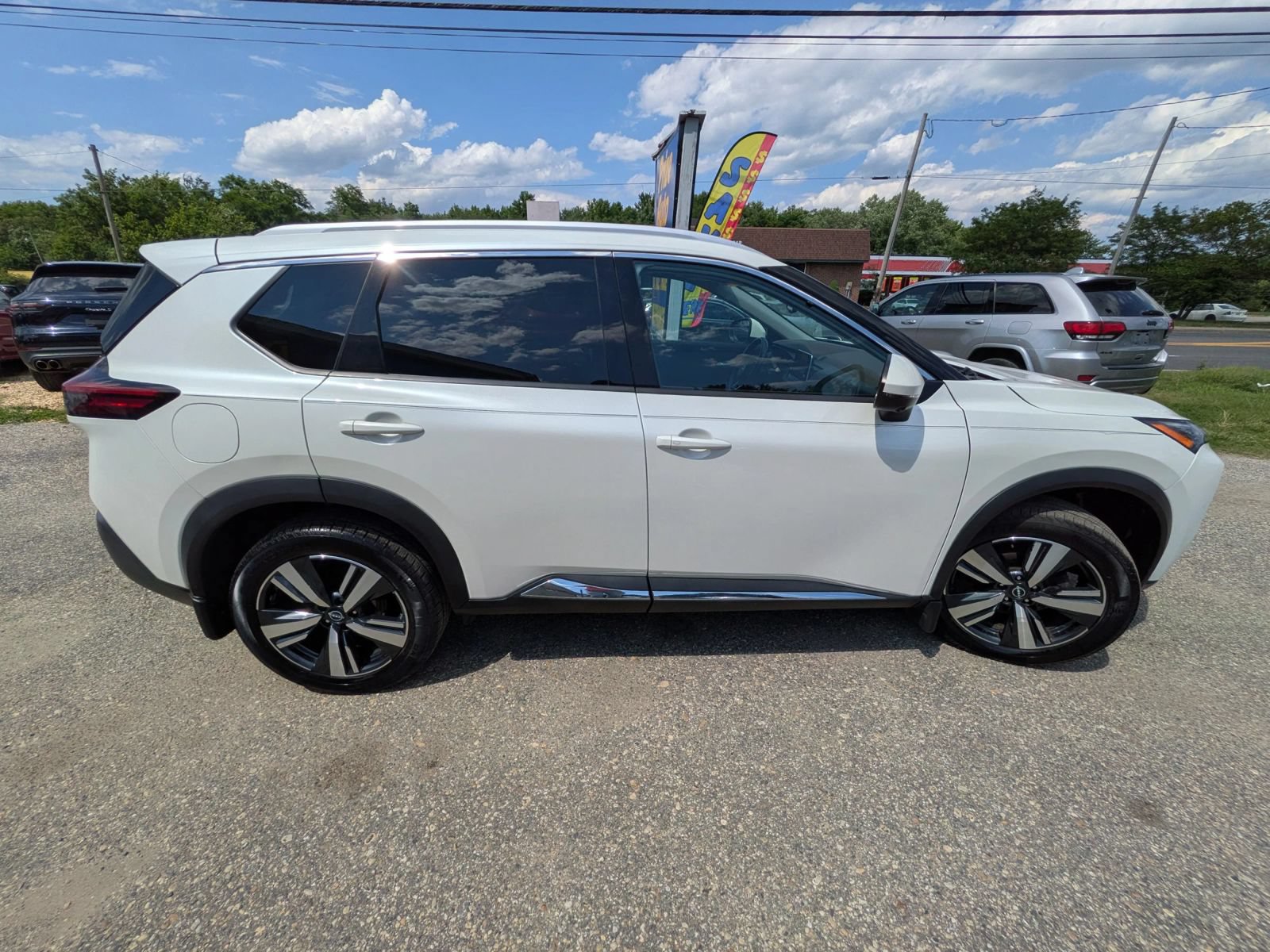 Used 2023 Nissan Rogue SL AWD/4WD image 7