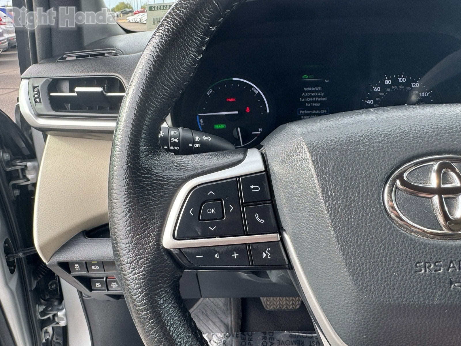 Used 2024 Toyota Sienna XLE image 30