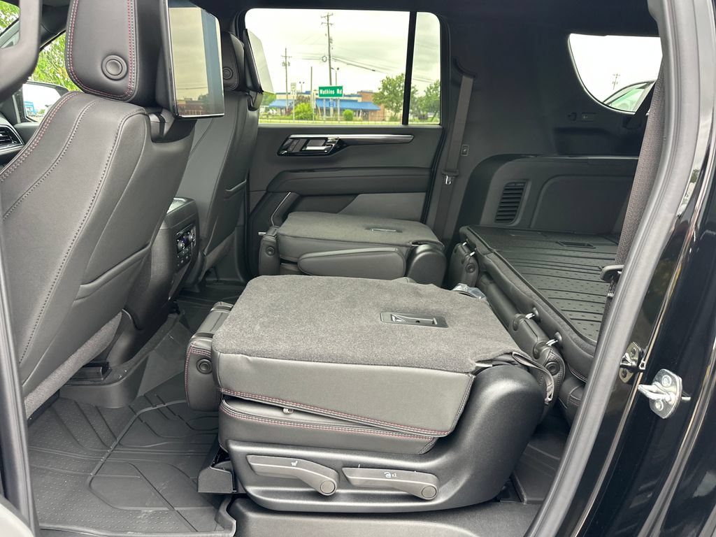 New 2026 Chevrolet Suburban RST w/ RST Capability Package AWD/4WD image 15