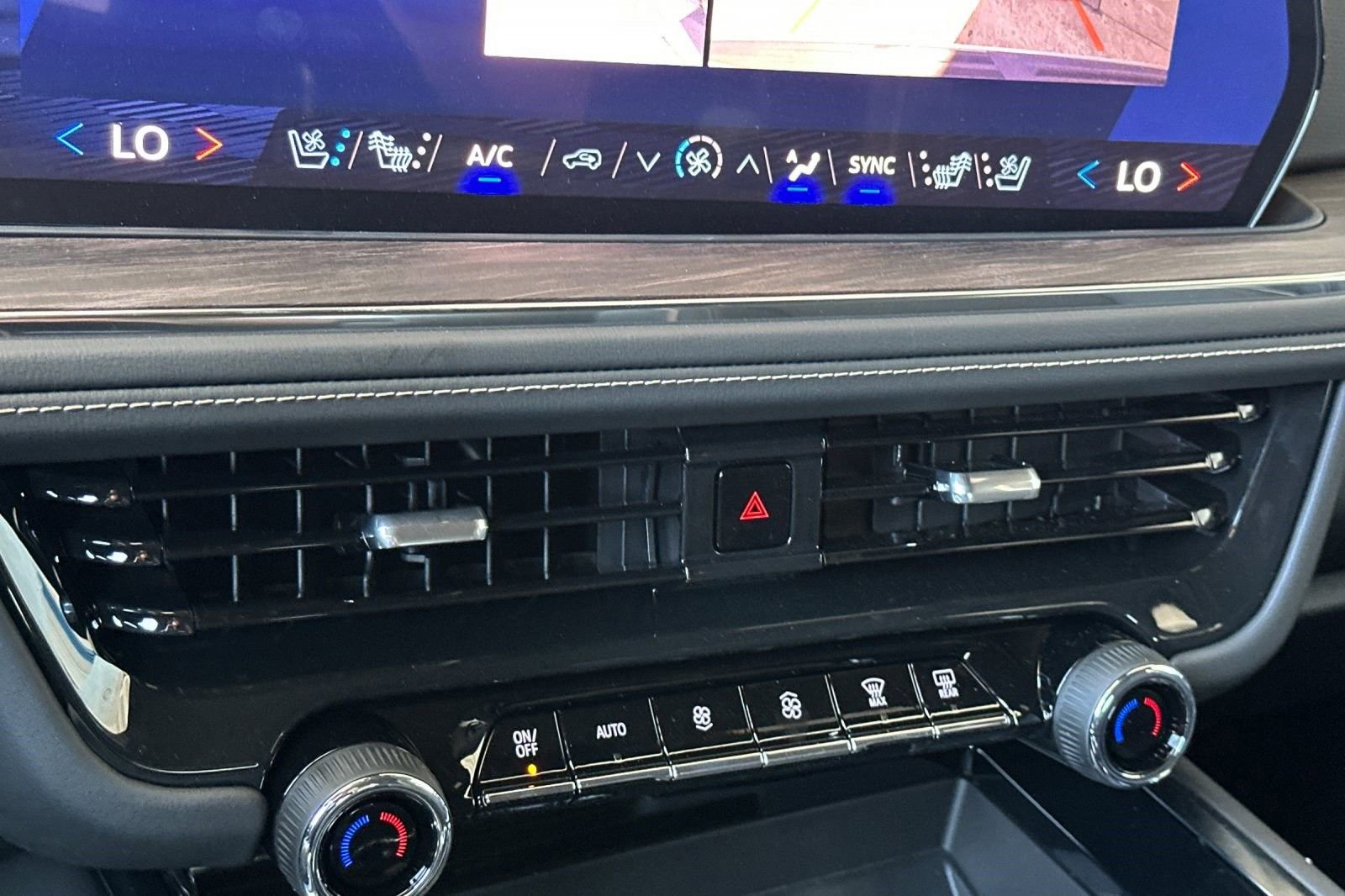New 2025 Chevrolet Suburban Premier AWD/4WD image 25