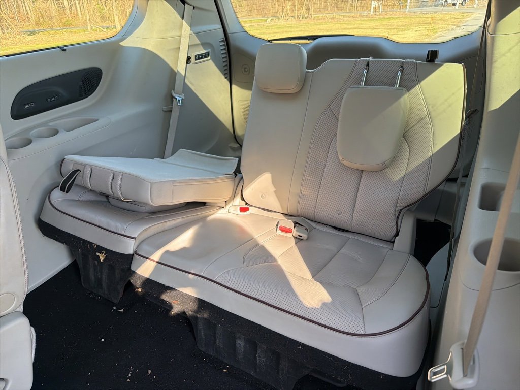 Used 2020 Chrysler Pacifica Limited image 14