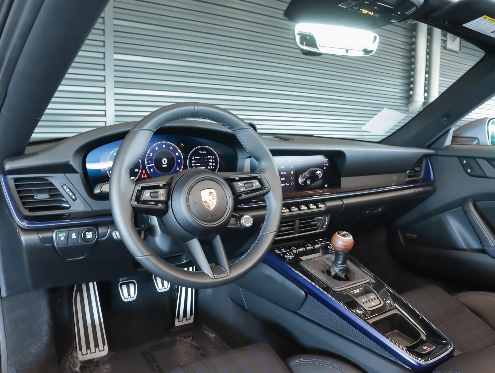 Used 2025 Porsche 911 Carrera T image 4