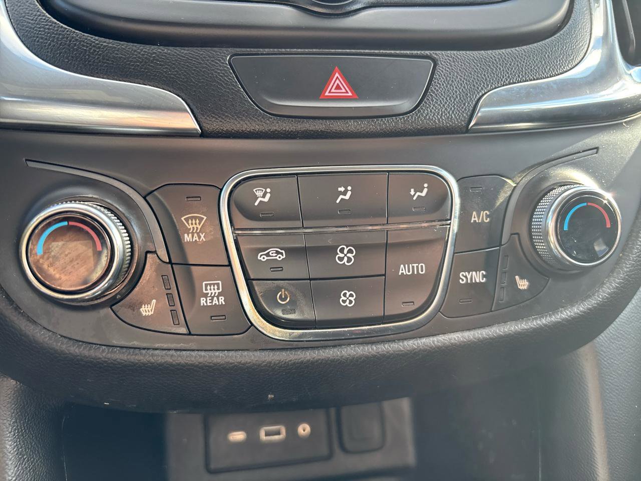 Used 2021 Chevrolet Equinox LT FWD image 33