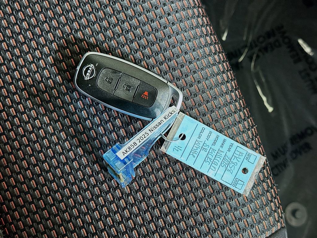 Used 2025 Nissan Kicks SR image 35