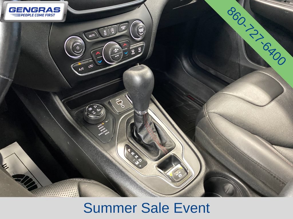 Used 2020 Jeep Cherokee Trailhawk AWD/4WD image 17