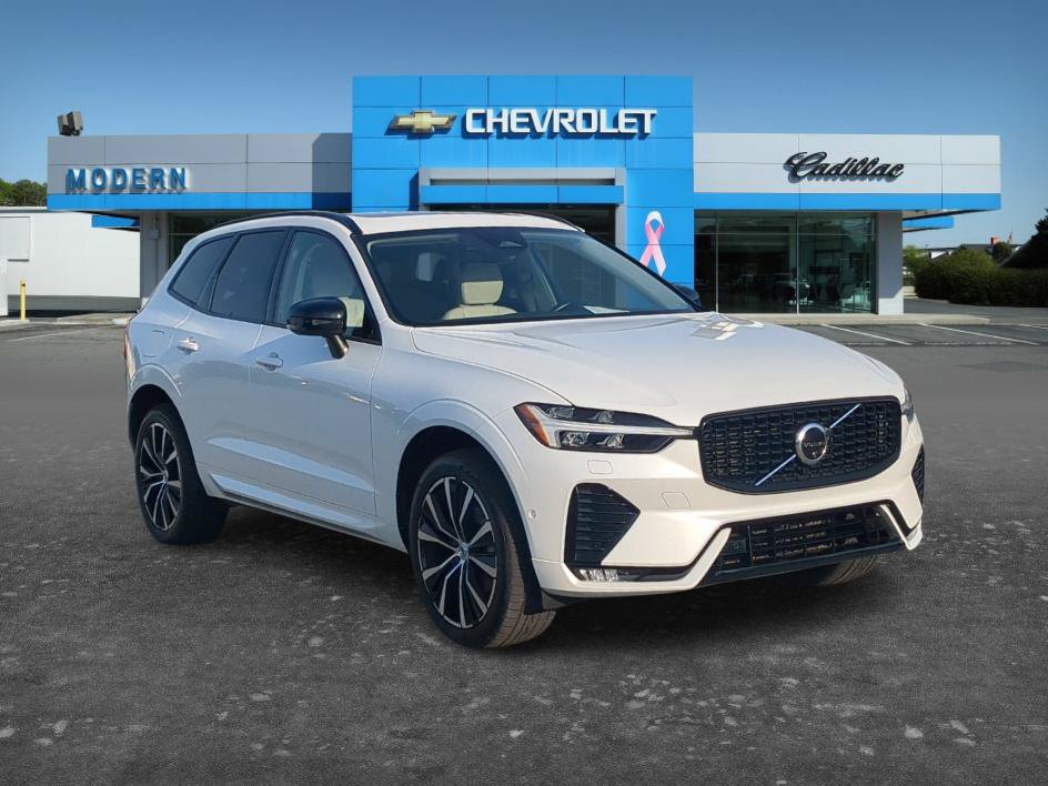 Used 2023 Volvo XC60 B5 Plus w/ Climate Package FWD image 5