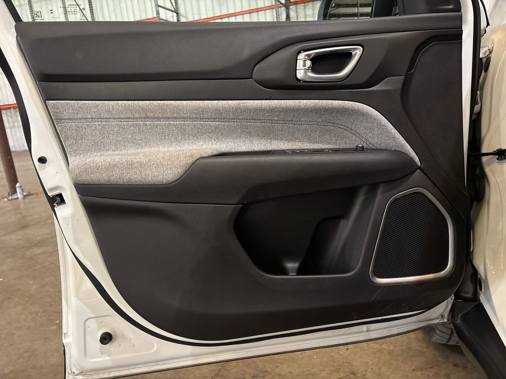 Used 2024 Jeep Compass Latitude w/ Convenience Group image 10