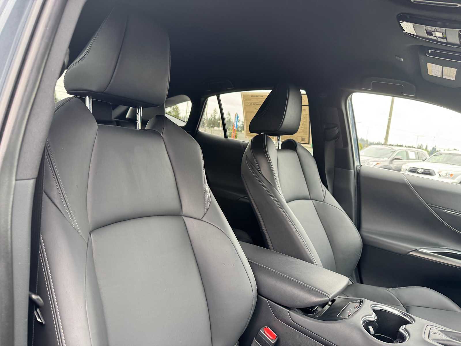 Certified 2024 Toyota Venza XLE AWD/4WD image 11