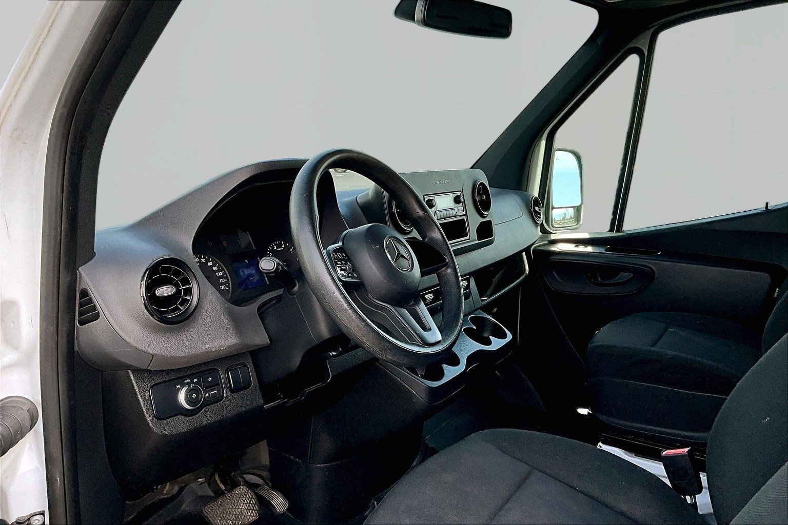 Used 2022 Mercedes-Benz Sprinter 2500 image 13