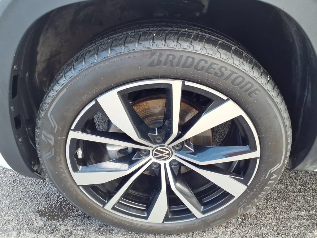 Used 2025 Volkswagen Atlas SEL Premium R-Line AWD/4WD image 35