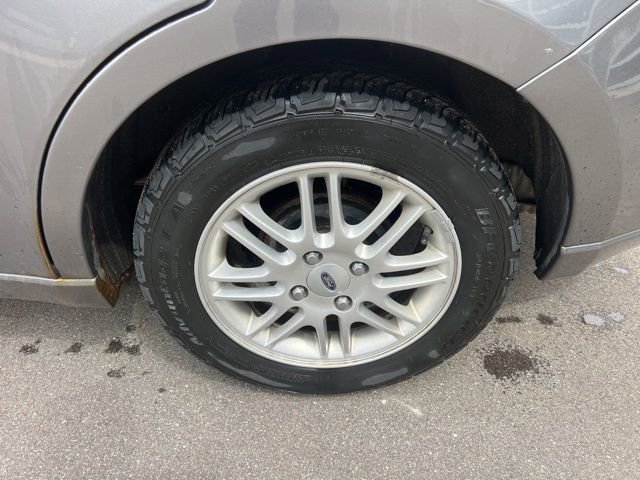 Used 2009 Ford Focus SE FWD image 9