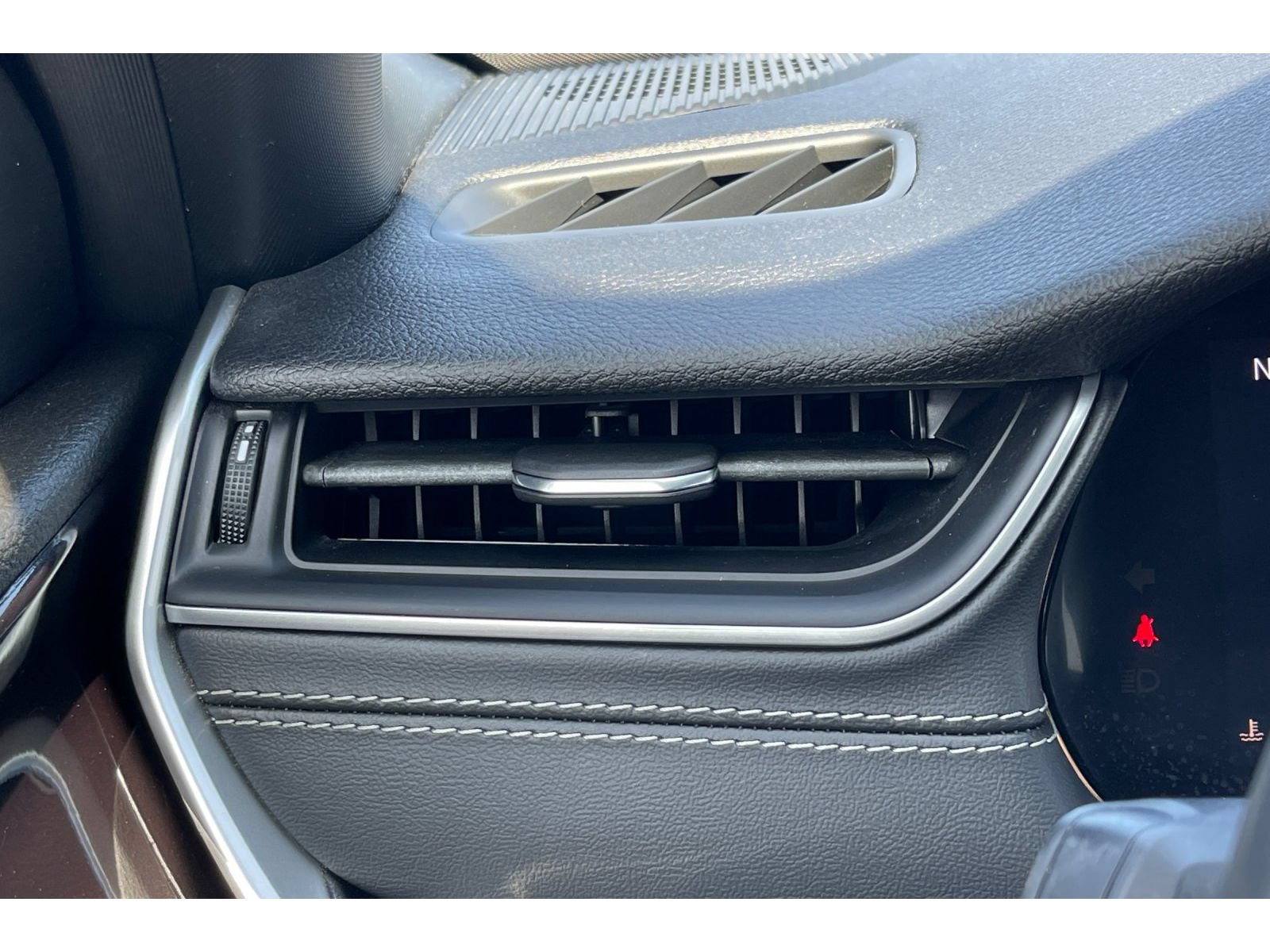 Used 2022 Jeep Grand Cherokee L Laredo RWD image 29