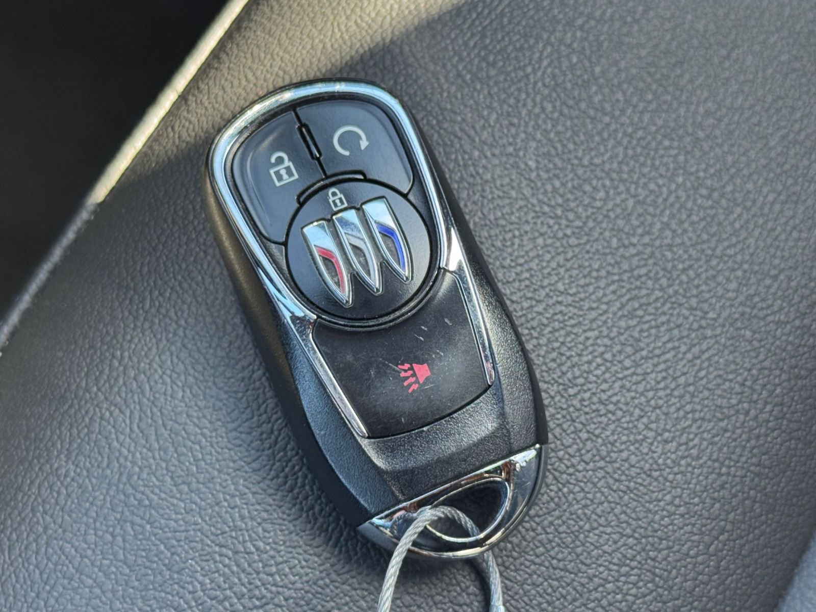Used 2025 Buick Envista Sport Touring image 23