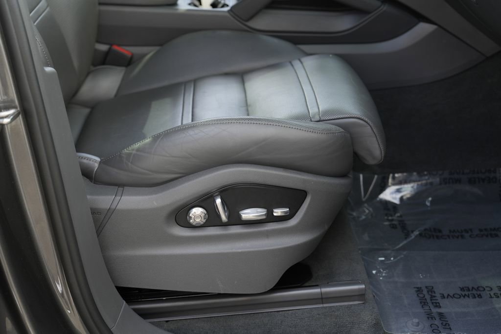 Used 2019 Porsche Cayenne S image 34