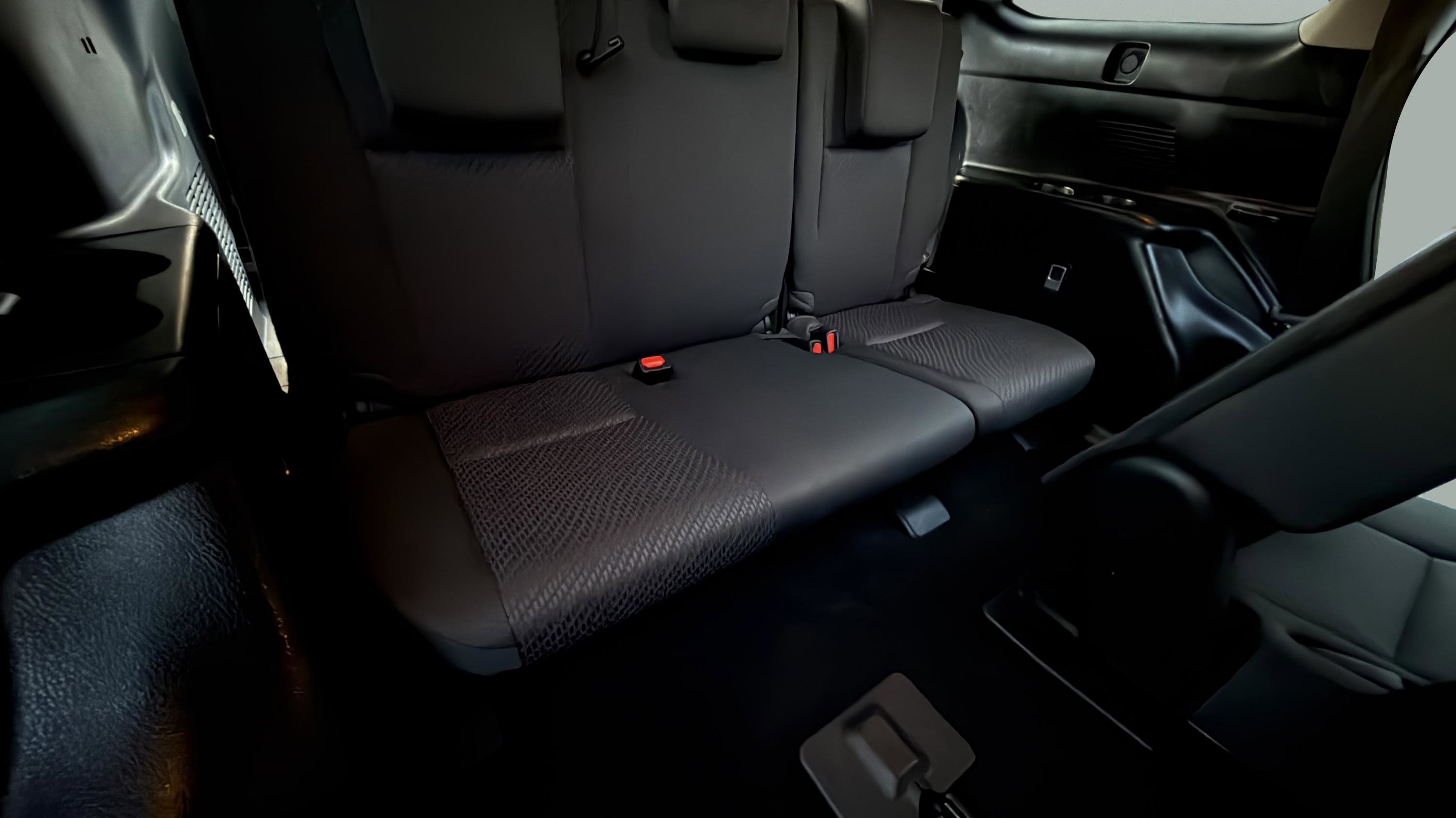 Used 2019 Toyota Highlander LE image 37