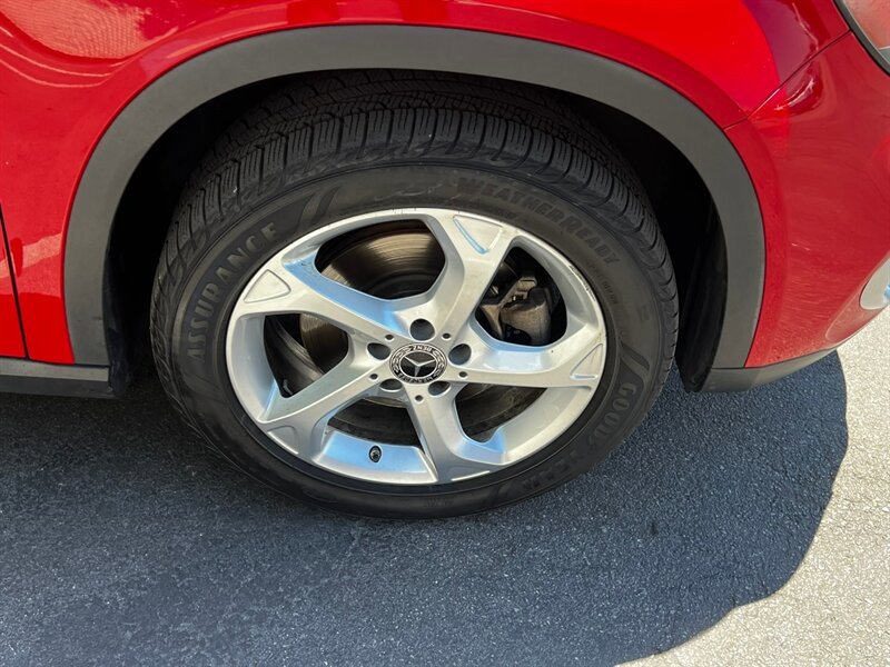 Used 2018 Mercedes-Benz GLA 250 4MATIC w/ Premium Package image 10