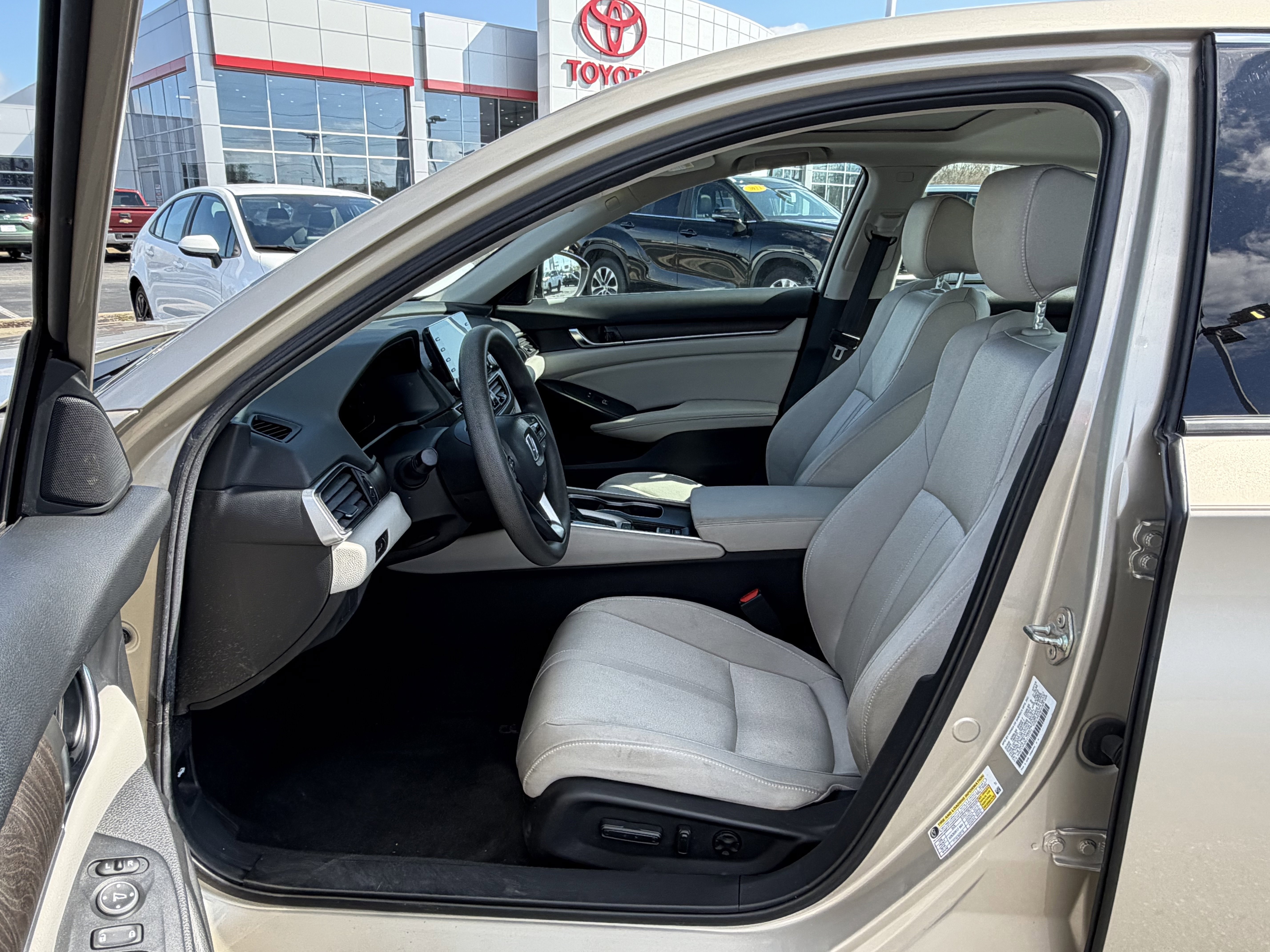 Used 2019 Honda Accord EX image 15