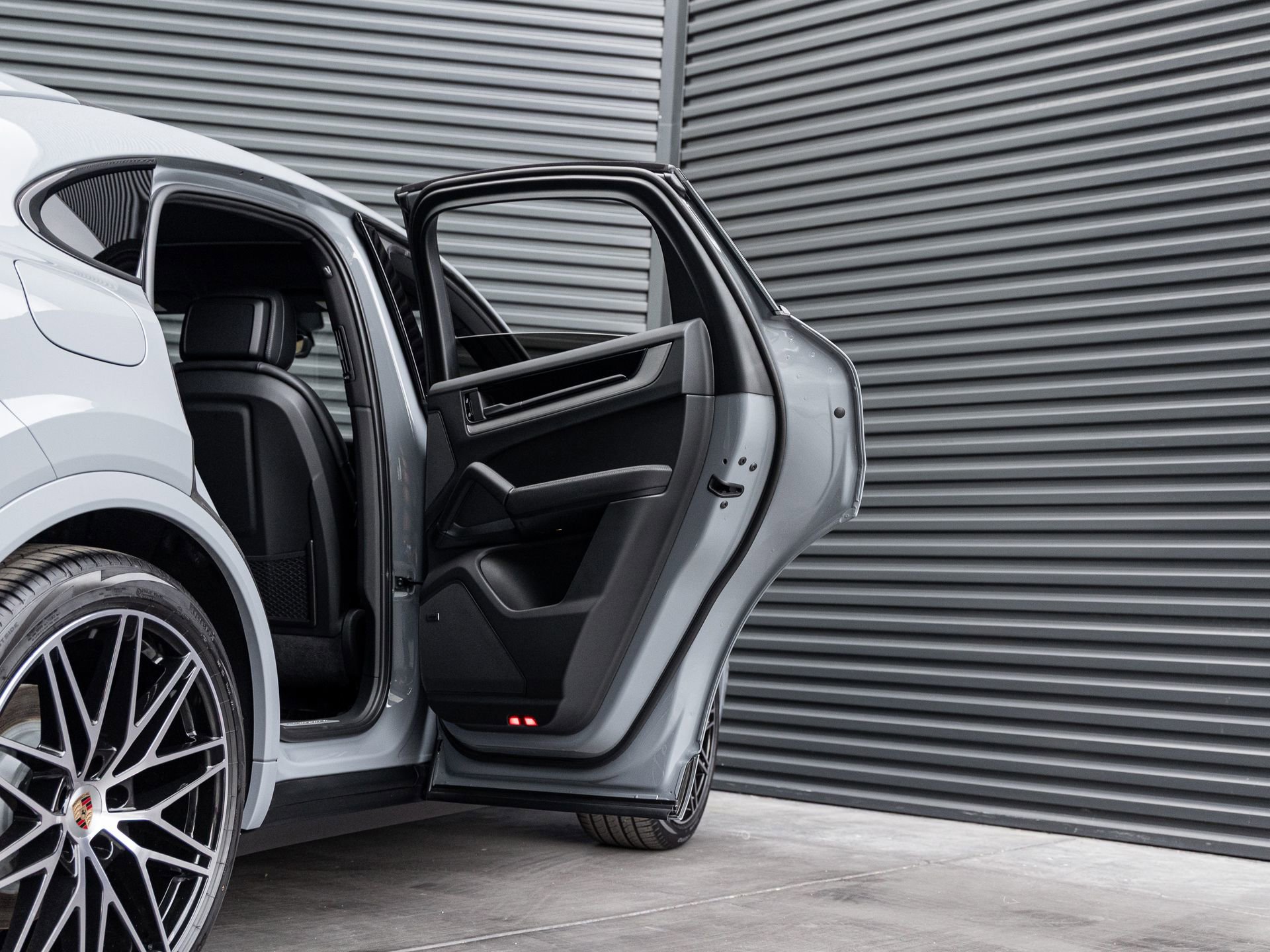 New 2026 Porsche Cayenne E-Hybrid Coupe image 34