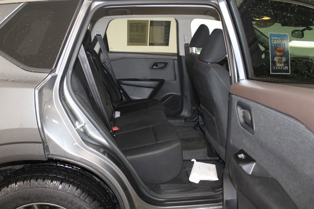 Used 2023 Nissan Rogue S image 29