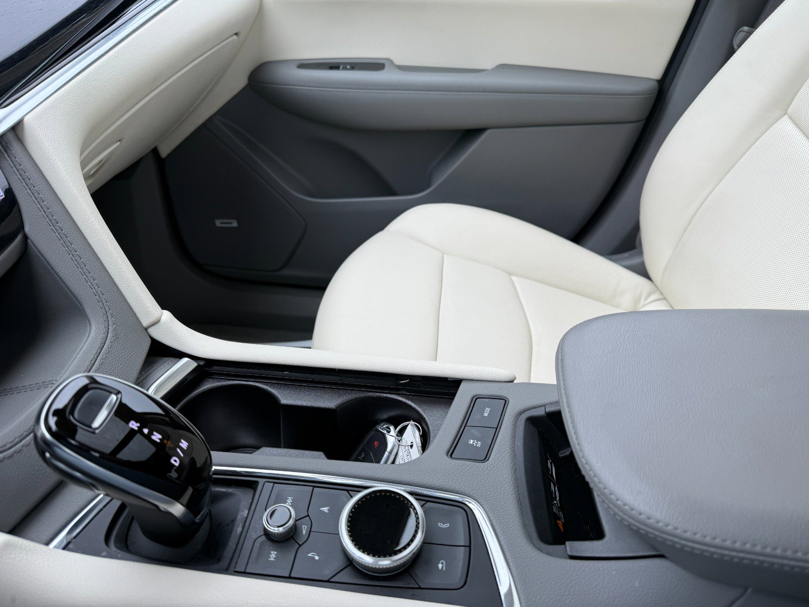 Used 2024 Cadillac XT6 Premium Luxury image 35